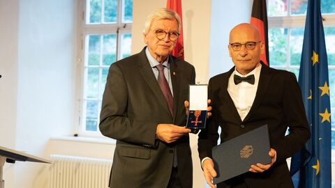 Auszeichnungen zu "75 Jahre Hessen"