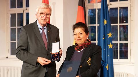 Auszeichnungen zu "75 Jahre Hessen"