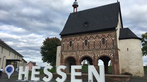 Die "HESSEN-Buchstaben" in Lorsch
