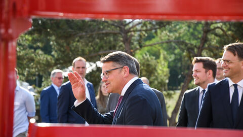 Ministerpräsident Boris Rhein besucht den Gewerbepark Hüttenwerk in Michelstadt