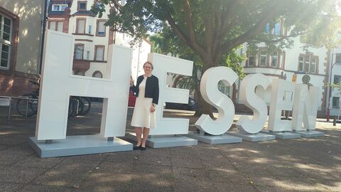 Tanja Eichner zu Besuch bei den HESSEN-Buchstaben