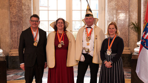 Ministerpräsident Boris Rhein und seine Frau Tanja Raab-Rhein empfangen im Schloss Biebrich in Wiesbaden hessische Fastnachtsvereine