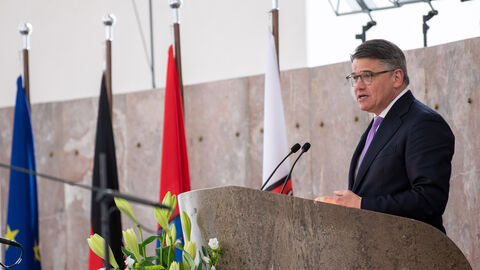 Ministerpräsident Boris Rhein an Rednerpult