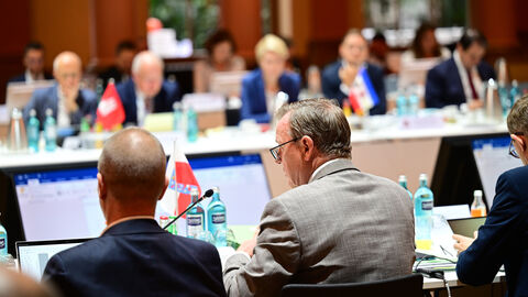 Zu Beginn der gemeinsamen Beratungen der Regierungschefinnen und Regierungschefs der Länder am Freitag im Festsaal des Gesellschaftshaus Palmengarten