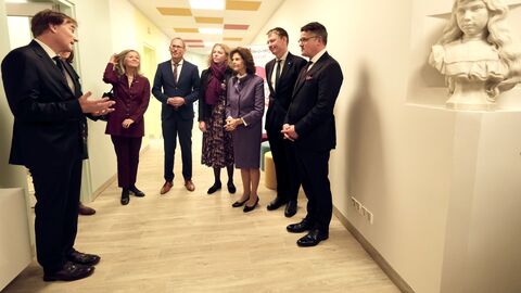 Ministerpräsident Rhein und Königin Silvia von Schweden eröffnen erstes „Childhood-Haus“ in Hessen