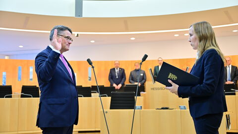 Boris Rhein wird von Landtagspräsidentin Astrid Wallmann als Hessischer Ministerpräsident vereidigt