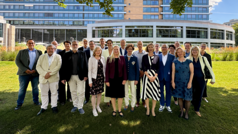 Gesundheitsministerin Diana Stolz mit den Paktpartnern