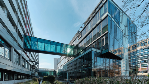 Ansicht der Wiesbadener Zentrale aus dem Innenhof fotografiert